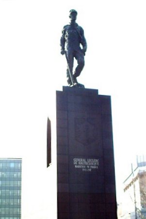 Statue du maréchal Leclerc, porte d’Orléans
